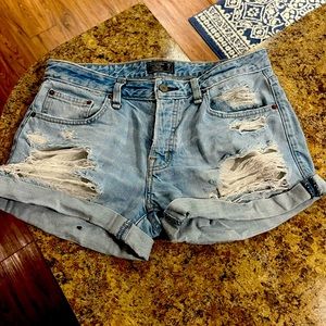 Abercrombie & Fitch Ames Low Rise Boyfriend Denim shorts, size 2